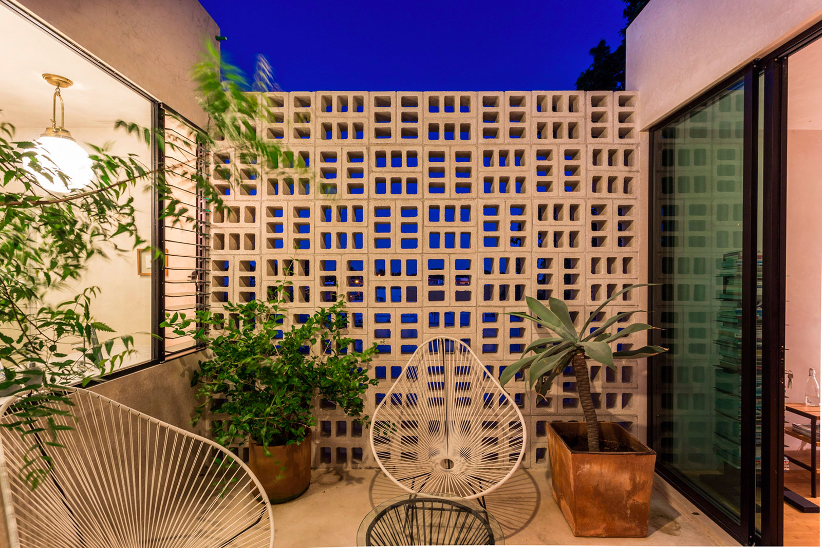 A Stunning Contemporary Home with Raw Materials in Mérida, México by Taller Estilo Arquitectura (15)