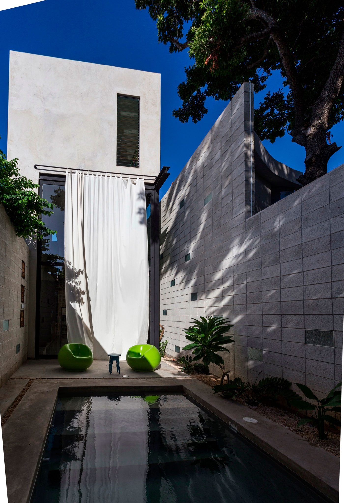 A Stunning Contemporary Home with Raw Materials in Mérida, México by Taller Estilo Arquitectura (2)