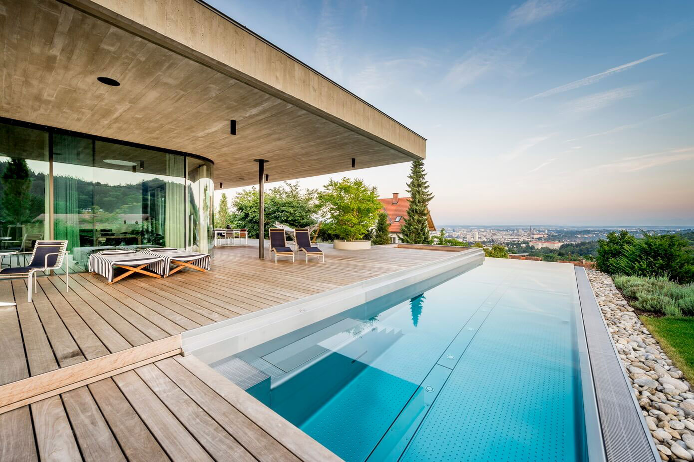 A Stunning Contemporary Home with Spectacular Views in Linz, Austria by Caramel Architekten (1)