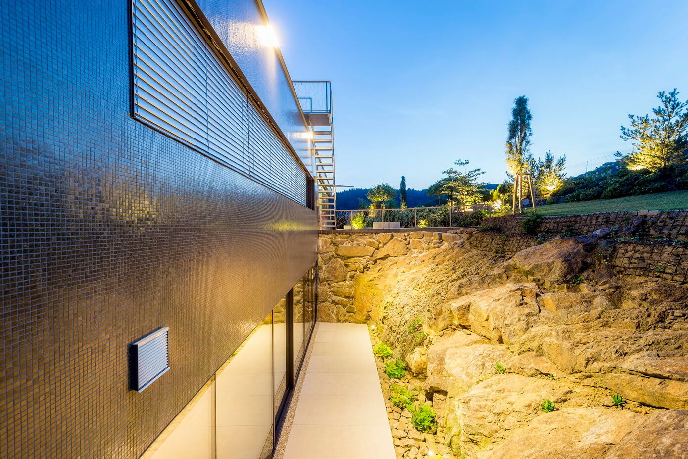 A Stunning Contemporary Home with Spectacular Views in Linz, Austria by Caramel Architekten (12)