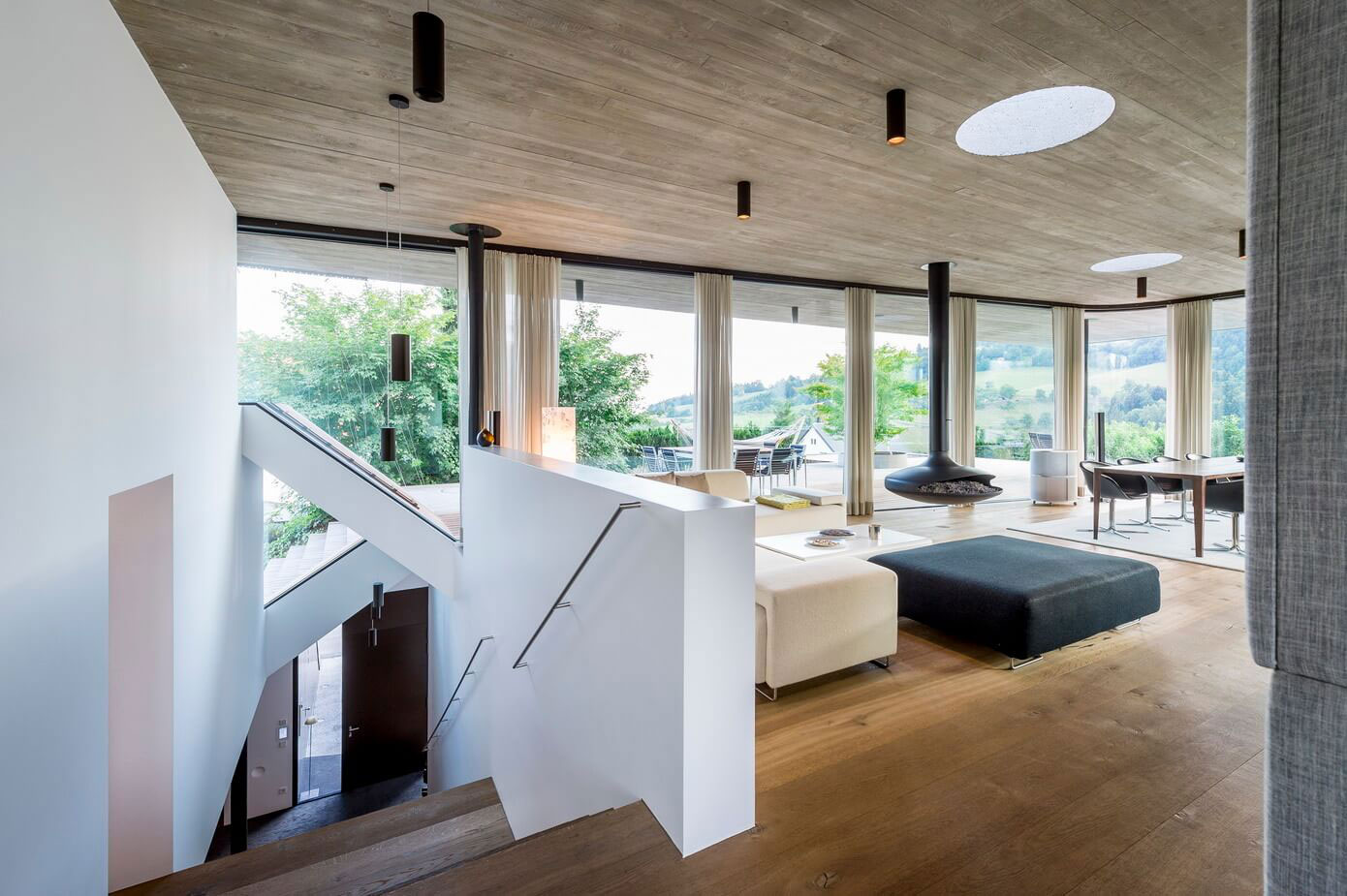 A Stunning Contemporary Home with Spectacular Views in Linz, Austria by Caramel Architekten (2)