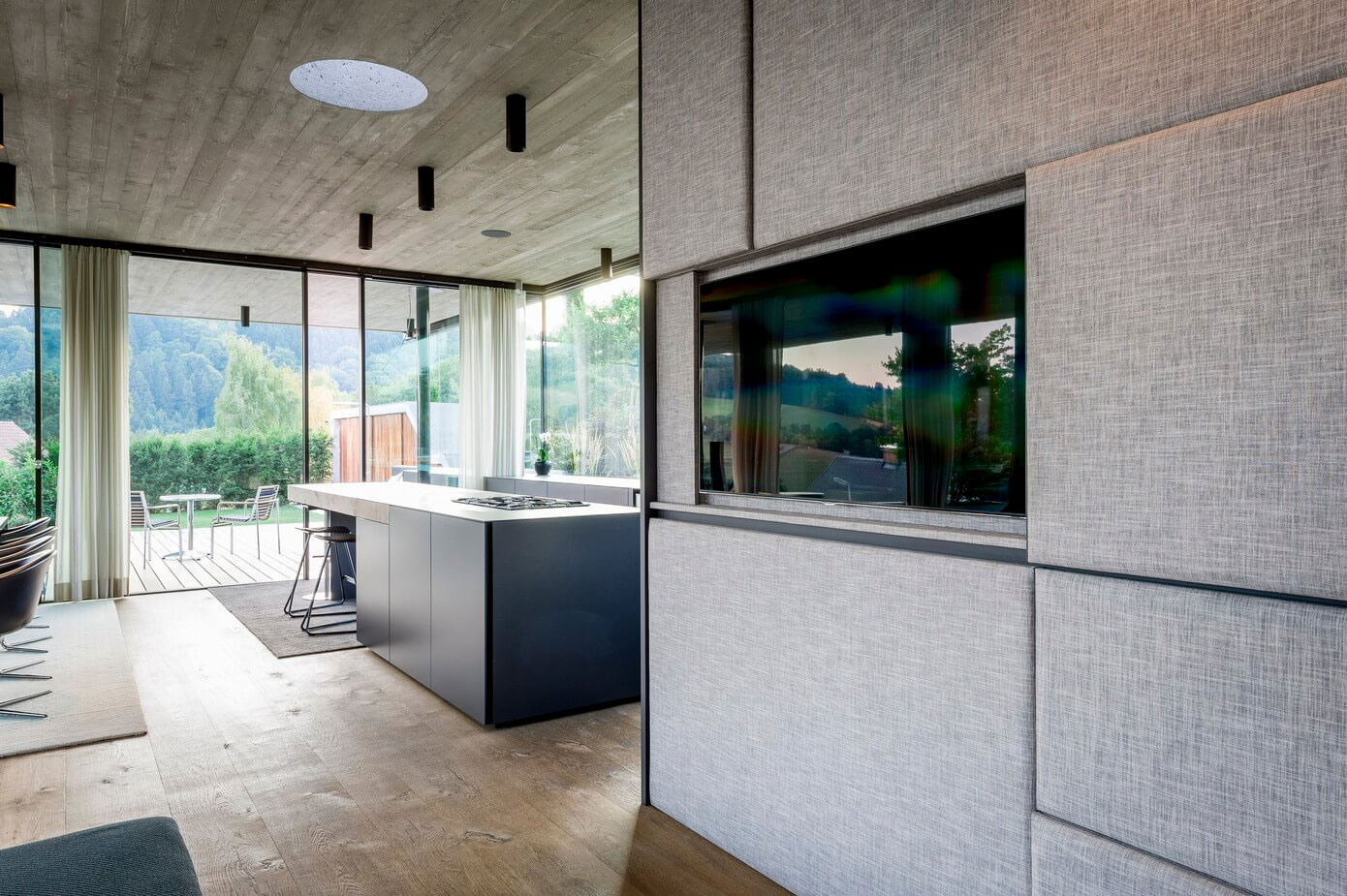 A Stunning Contemporary Home with Spectacular Views in Linz, Austria by Caramel Architekten (3)