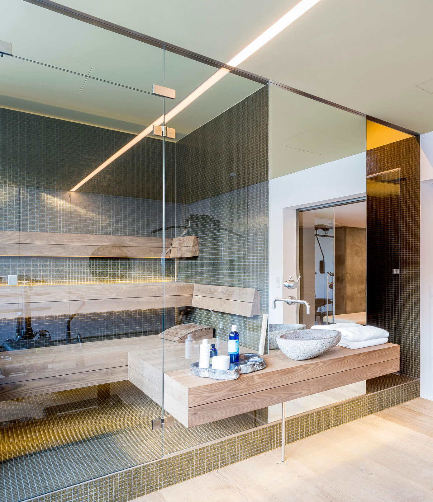 A Stunning Contemporary Home with Spectacular Views in Linz, Austria by Caramel Architekten (4)