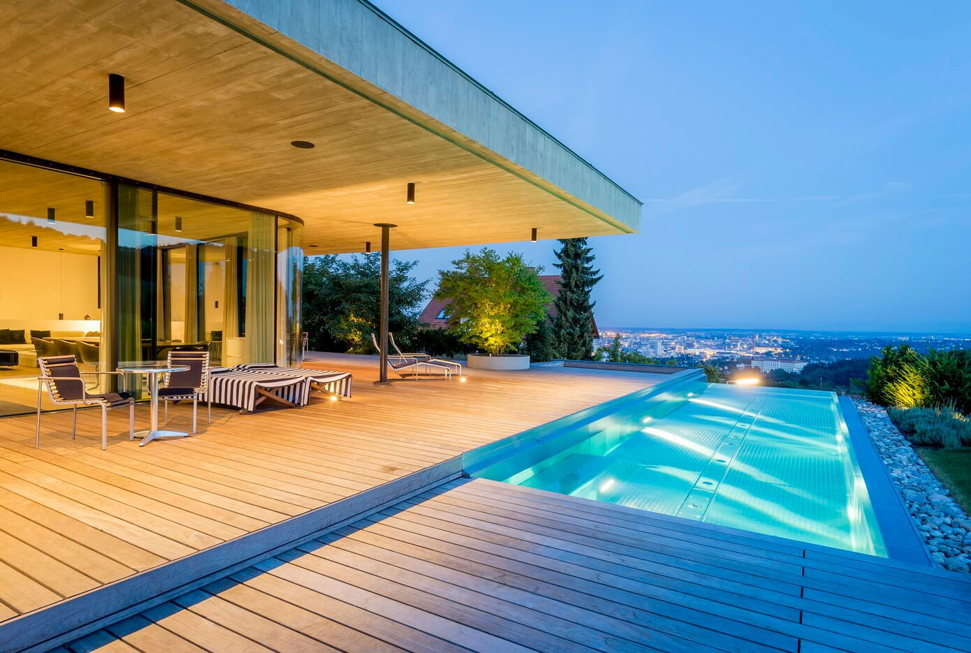 A Stunning Contemporary Home with Spectacular Views in Linz, Austria by Caramel Architekten (8)