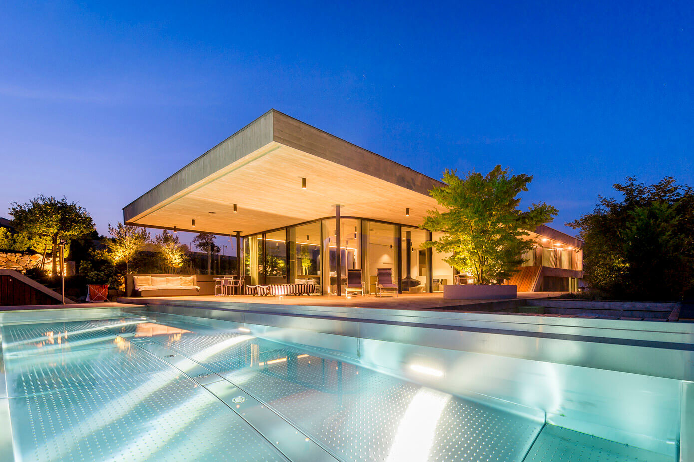 A Stunning Contemporary Home with Spectacular Views in Linz, Austria by Caramel Architekten (9)