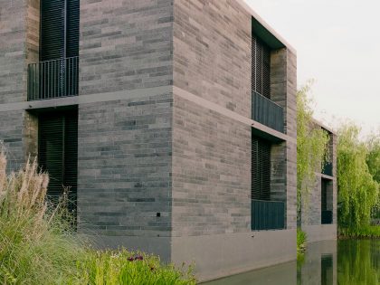 A Stunning Floating House Surrounded by a Water Garden in Hangzhou, China by David Chipperfield Architects (10)