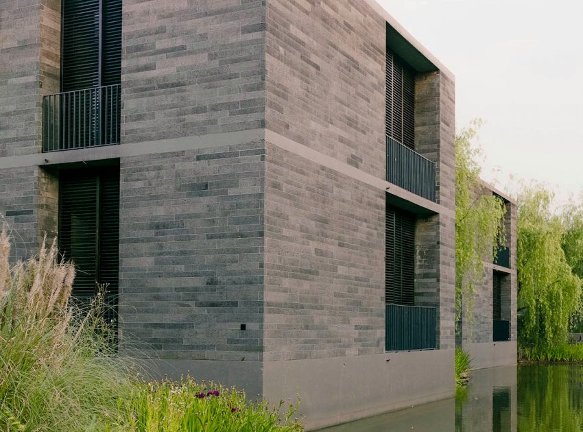 A Stunning Floating House Surrounded by a Water Garden in Hangzhou, China by David Chipperfield Architects (10)