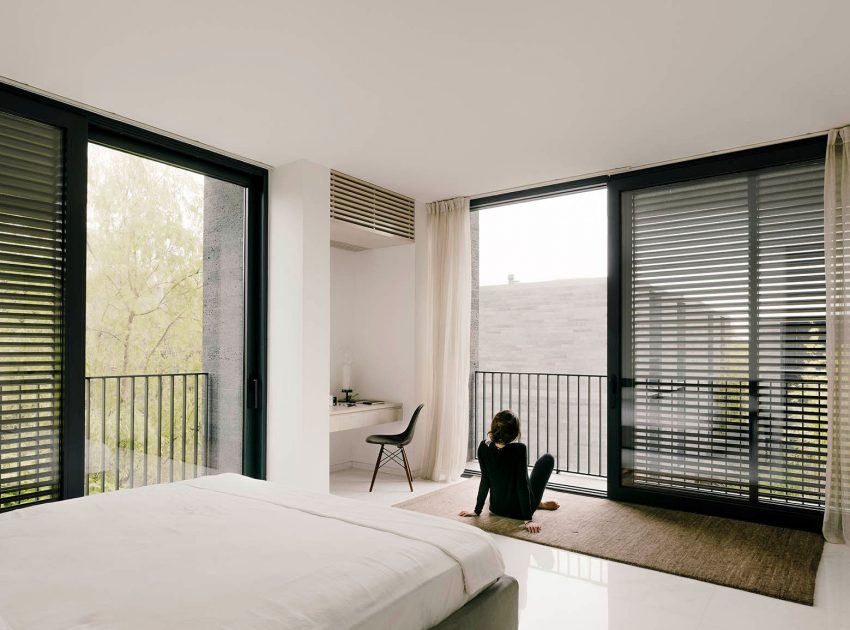 A Stunning Floating House Surrounded by a Water Garden in Hangzhou, China by David Chipperfield Architects (15)