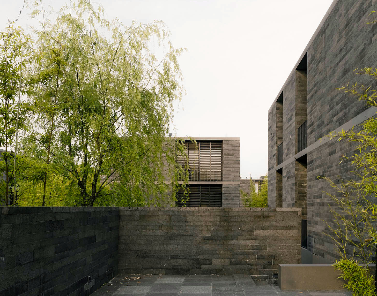 A Stunning Floating House Surrounded by a Water Garden in Hangzhou, China by David Chipperfield Architects (5)