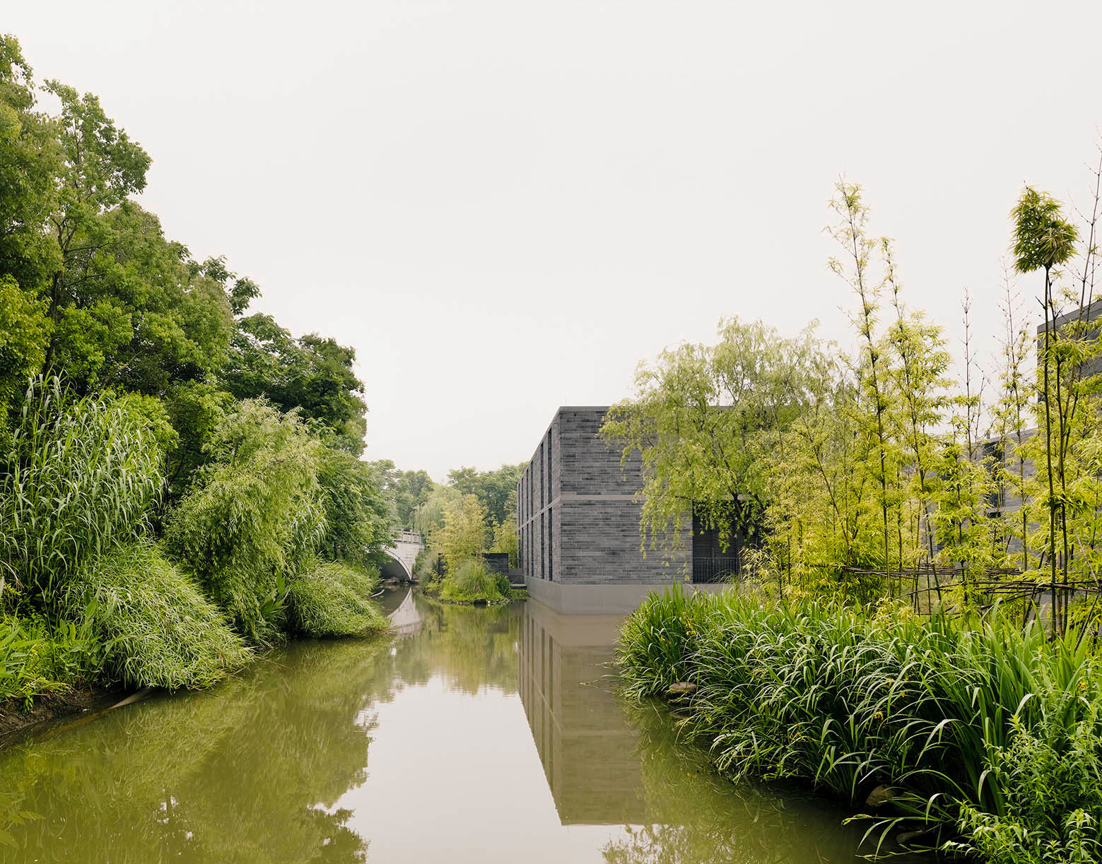 A Stunning Floating House Surrounded by a Water Garden in Hangzhou, China by David Chipperfield Architects (7)