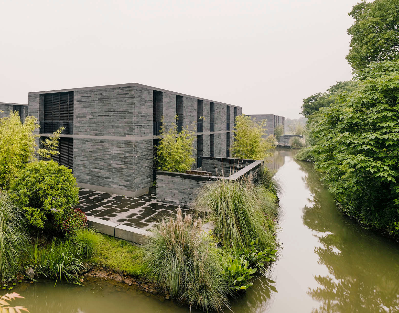 A Stunning Floating House Surrounded by a Water Garden in Hangzhou, China by David Chipperfield Architects (8)