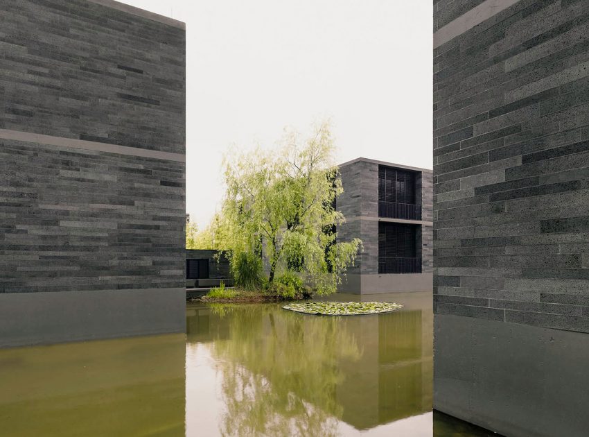 A Stunning Floating House Surrounded by a Water Garden in Hangzhou, China by David Chipperfield Architects (9)