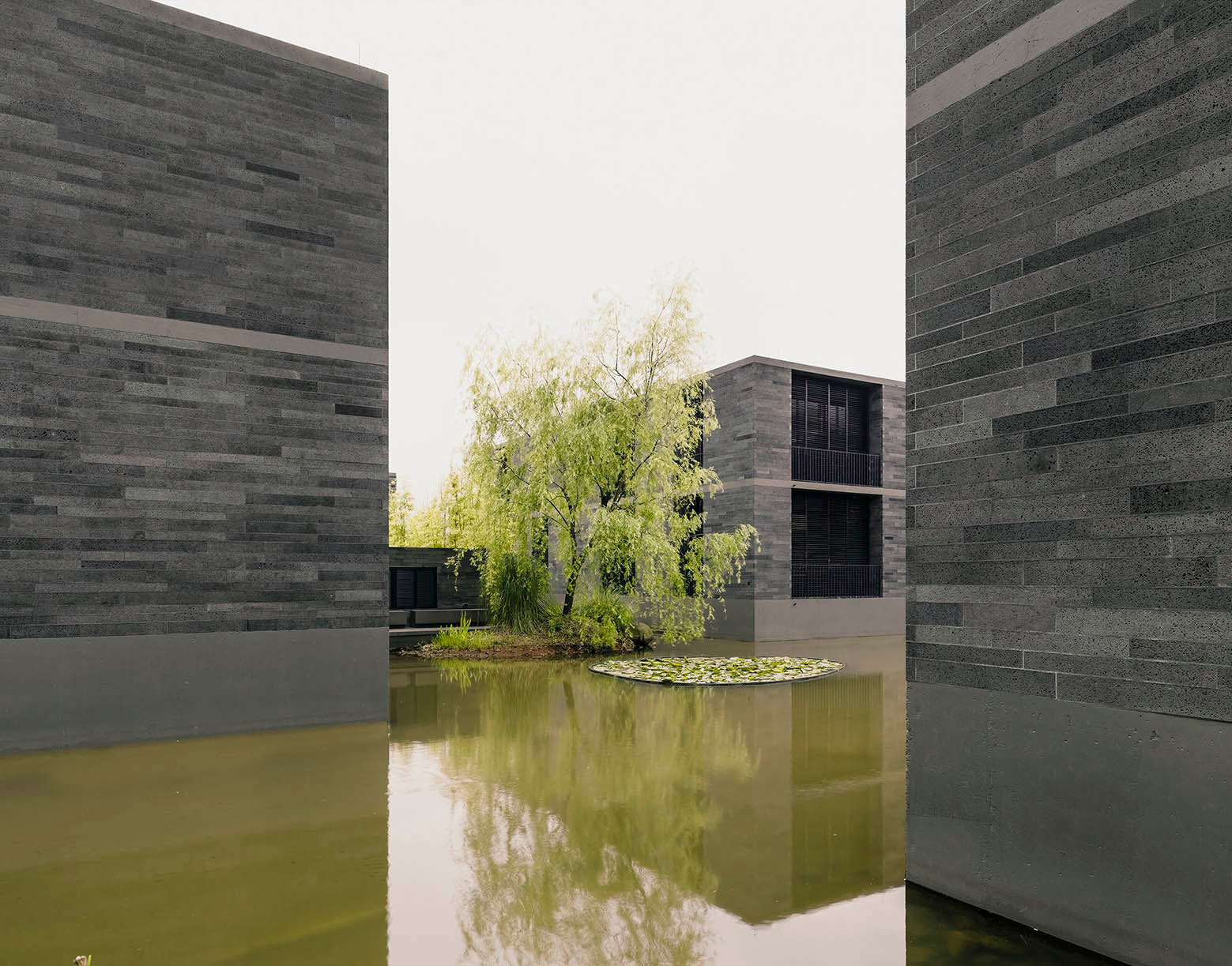 A Stunning Floating House Surrounded by a Water Garden in Hangzhou, China by David Chipperfield Architects (9)