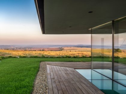 A Stunning Home with Gabion Walls and a Grassy Viewing Deck in Sofia, Bulgaria by I/O Architects (11)