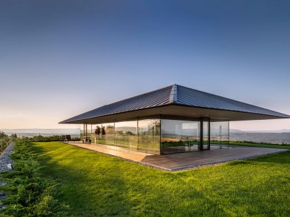 A Stunning Home with Gabion Walls and a Grassy Viewing Deck in Sofia, Bulgaria by I/O Architects (8)