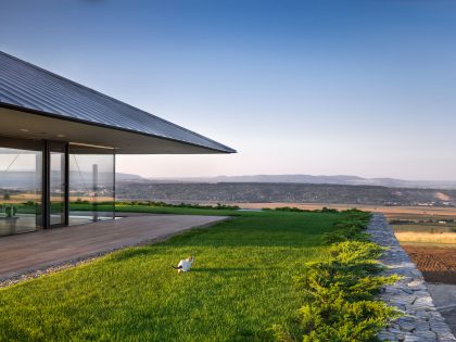 A Stunning Home with Gabion Walls and a Grassy Viewing Deck in Sofia, Bulgaria by I/O Architects (9)