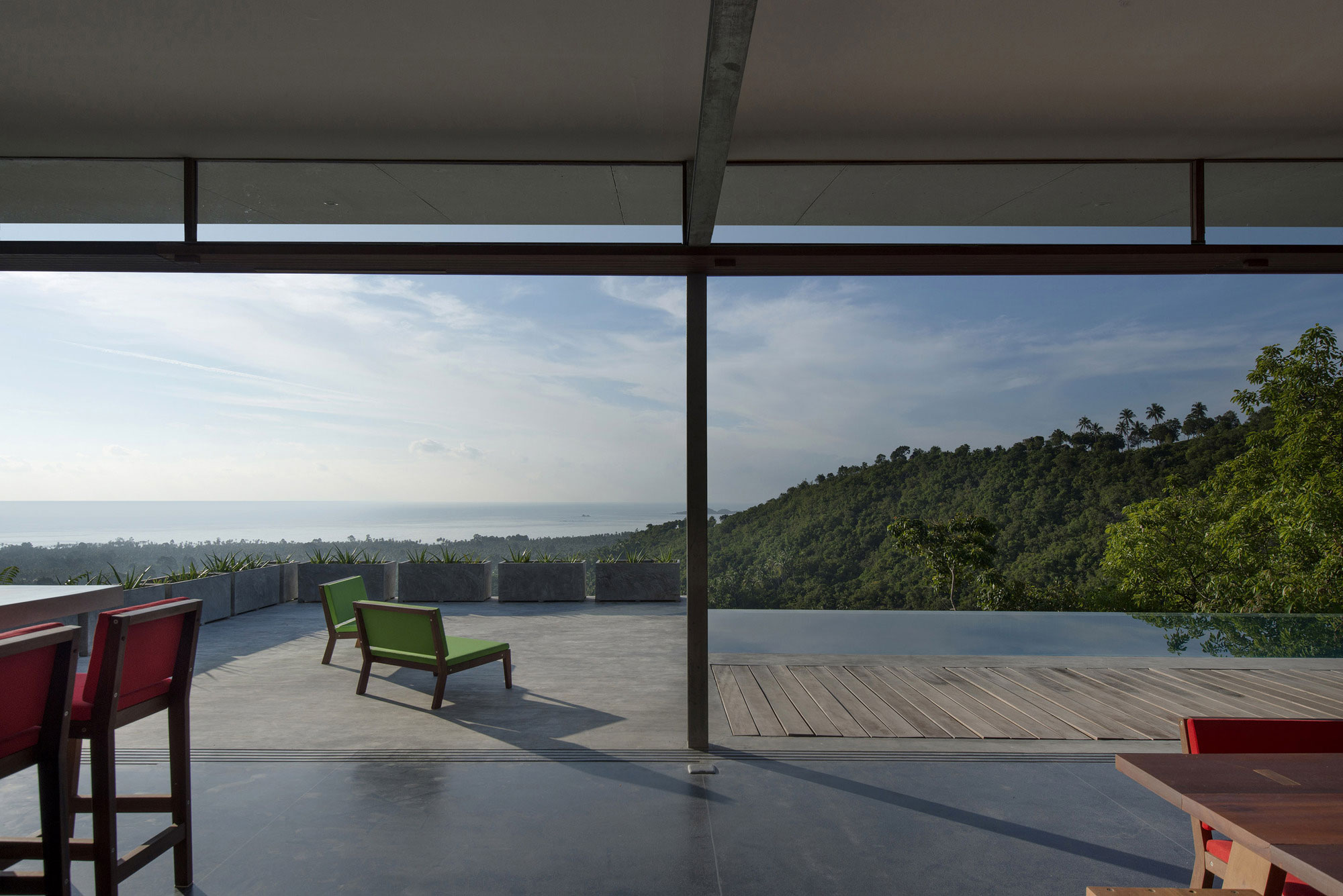 A Stunning House Built with Concrete, Wood, Steel and Glass Structure in Ko Samui, Thailand by Marc Gerritsen (10)