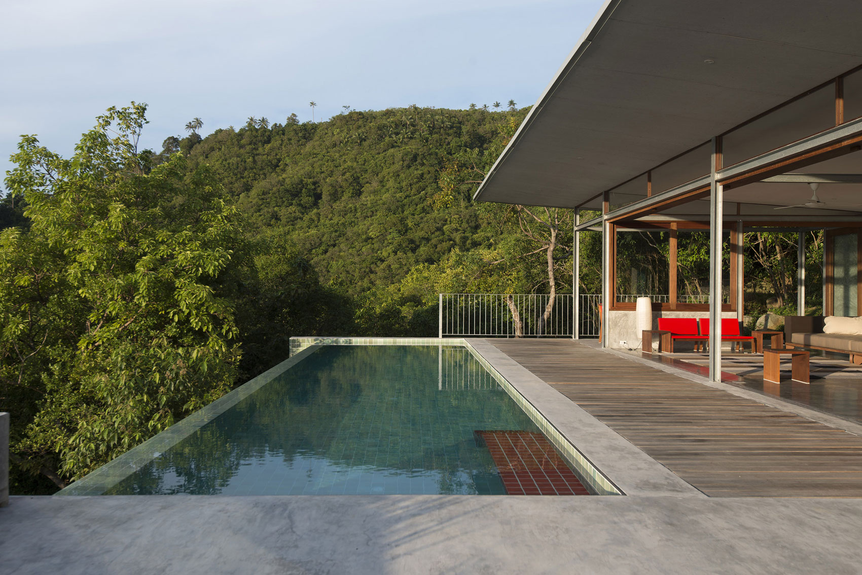 A Stunning House Built with Concrete, Wood, Steel and Glass Structure in Ko Samui, Thailand by Marc Gerritsen (4)