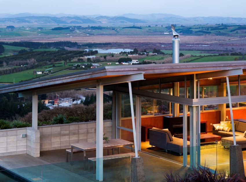 A Stunning House of Concrete, Steel and Glass Combines U-Shaped Style in Auckland by Strachan Group Architects (11)