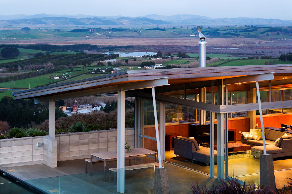 A Stunning House of Concrete, Steel and Glass Combines U-Shaped Style in Auckland by Strachan Group Architects (11)