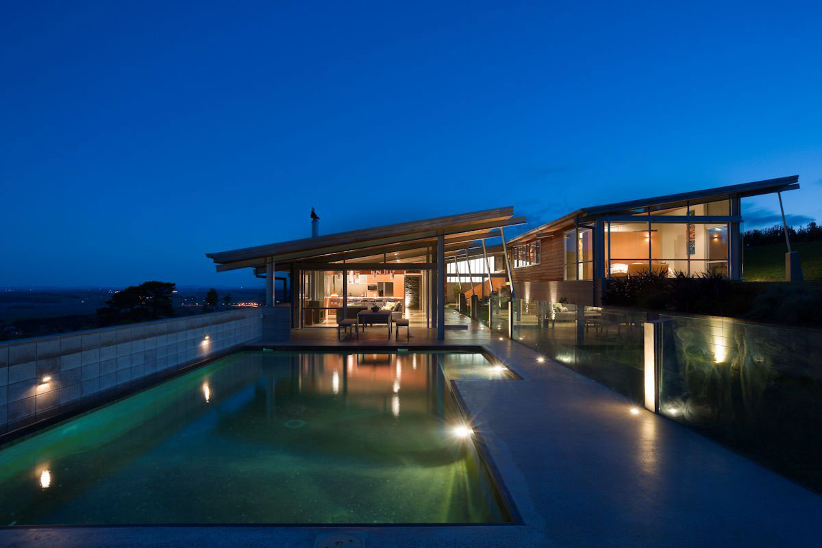A Stunning House of Concrete, Steel and Glass Combines U-Shaped Style in Auckland by Strachan Group Architects (14)