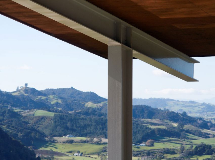 A Stunning House of Concrete, Steel and Glass Combines U-Shaped Style in Auckland by Strachan Group Architects (4)