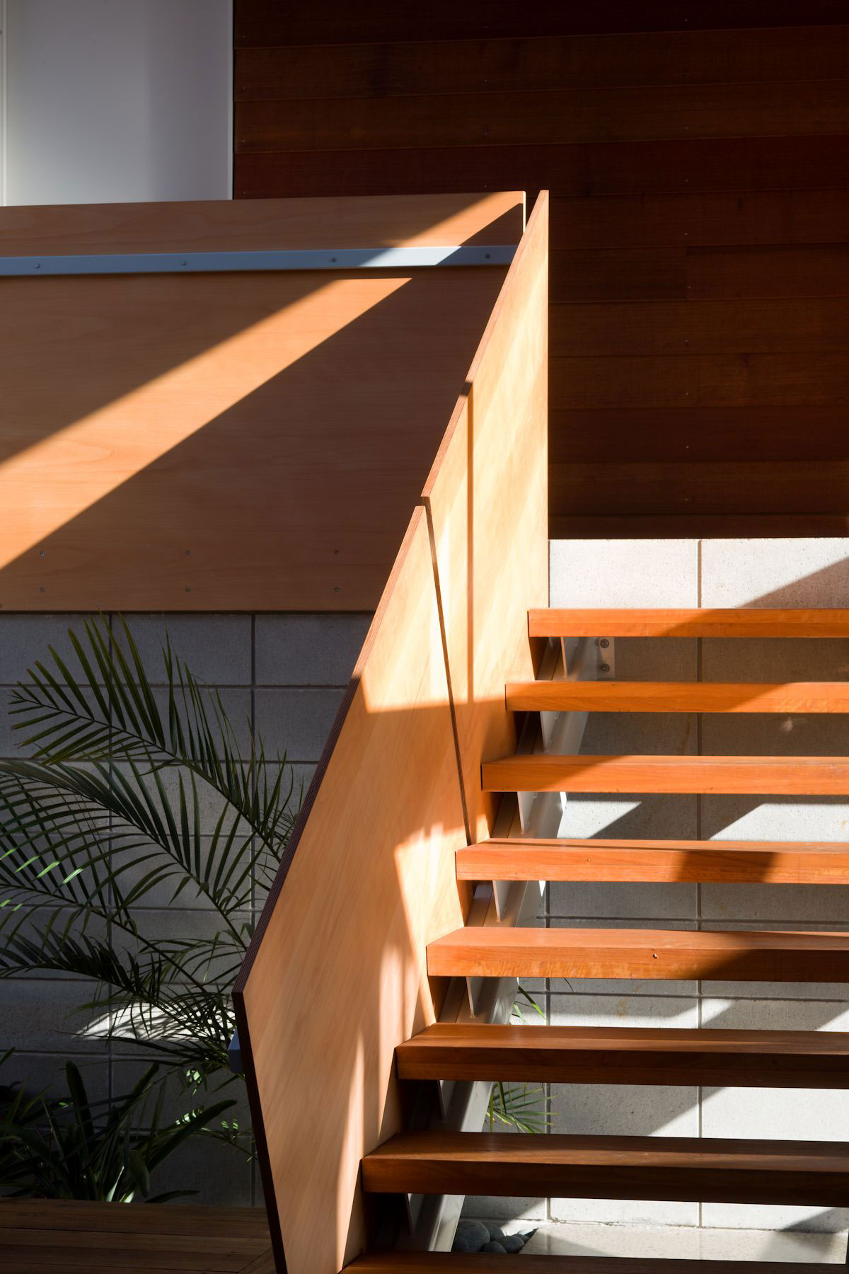 A Stunning House of Concrete, Steel and Glass Combines U-Shaped Style in Auckland by Strachan Group Architects (5)