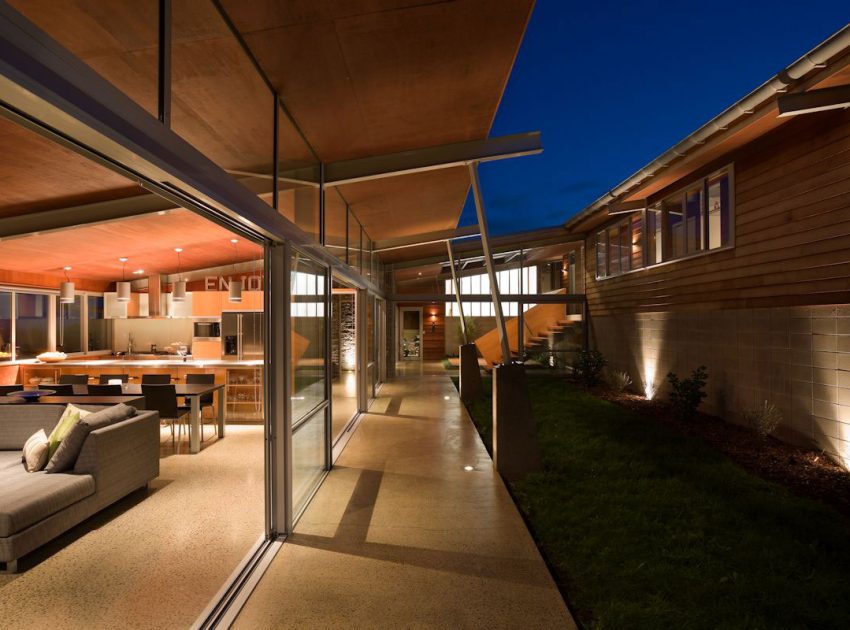 A Stunning House of Concrete, Steel and Glass Combines U-Shaped Style in Auckland by Strachan Group Architects (8)