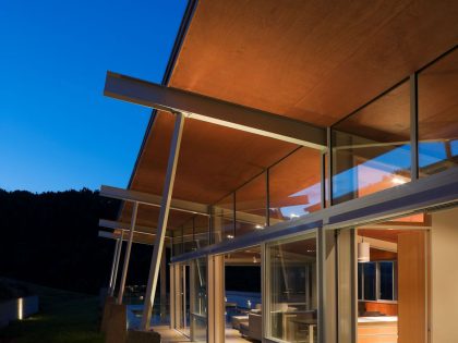 A Stunning House of Concrete, Steel and Glass Combines U-Shaped Style in Auckland by Strachan Group Architects (9)