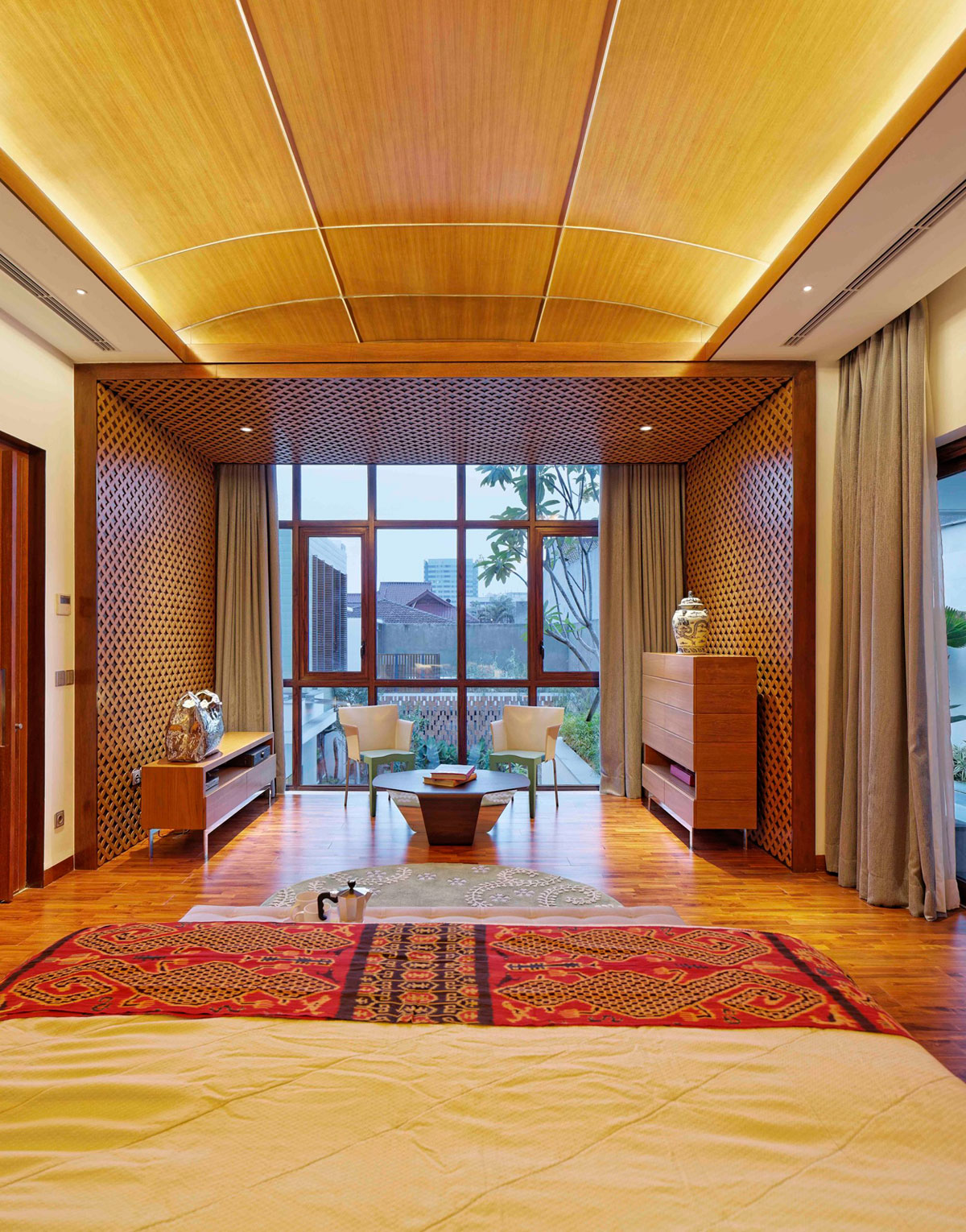 A Stunning House with a Perfect Mix of Traditional and Modern Touches in Jakarta, Indonesia by Atelier Cosmas Gozali (11)