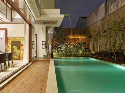A Stunning House with a Perfect Mix of Traditional and Modern Touches in Jakarta, Indonesia by Atelier Cosmas Gozali (14)