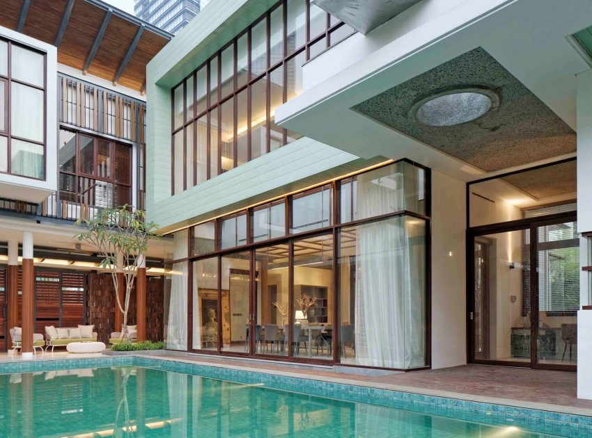 A Stunning House with a Perfect Mix of Traditional and Modern Touches in Jakarta, Indonesia by Atelier Cosmas Gozali (3)