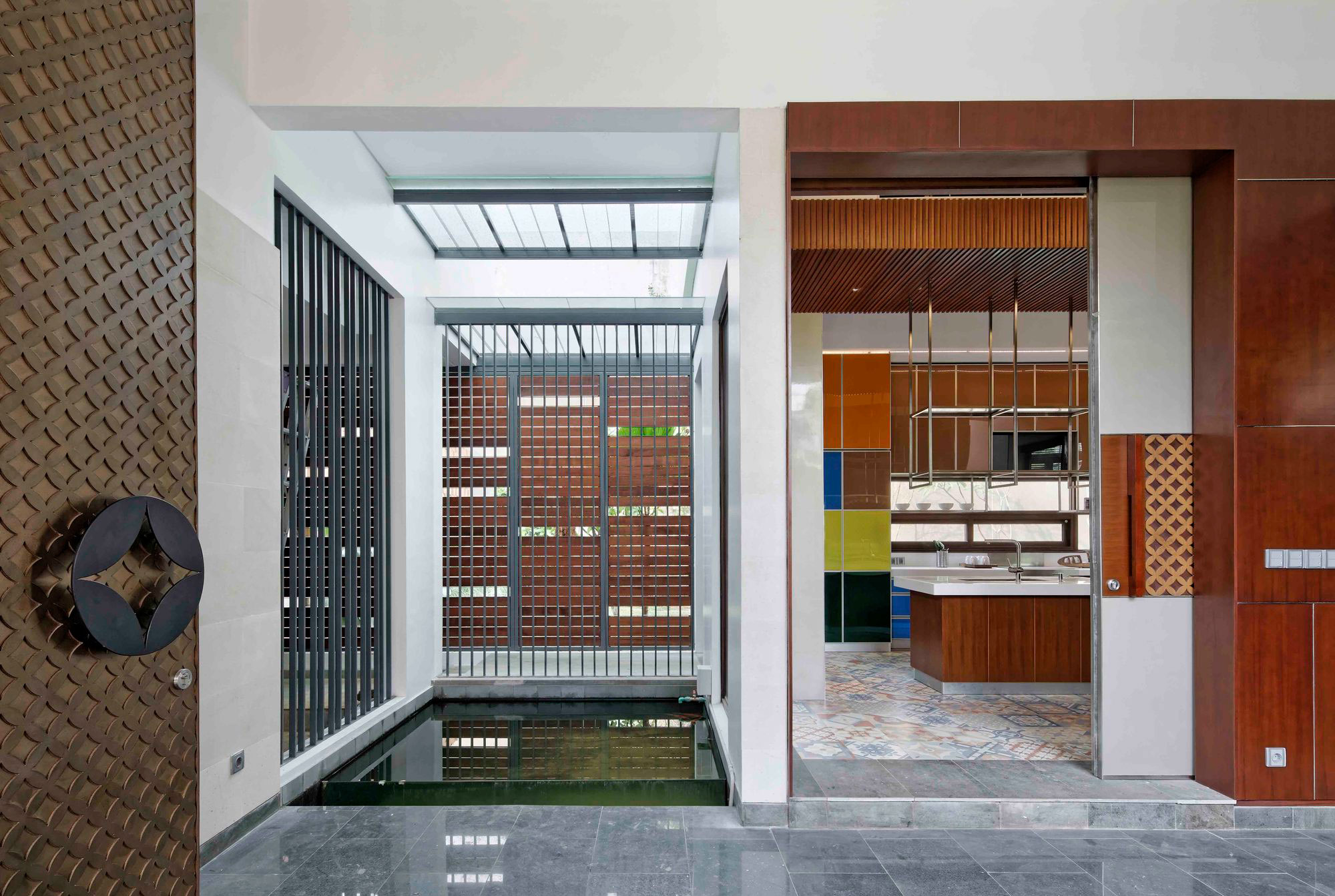 A Stunning House with a Perfect Mix of Traditional and Modern Touches in Jakarta, Indonesia by Atelier Cosmas Gozali (6)