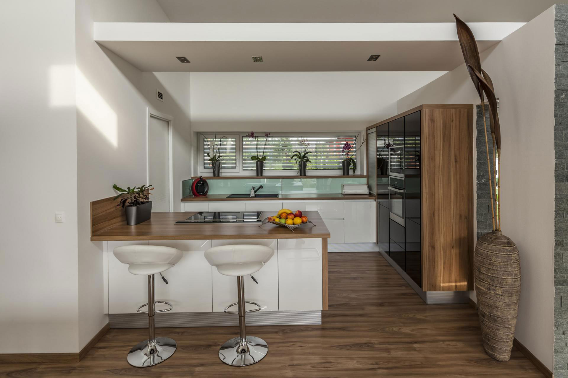 A Stunning L-Shaped Modern House for a Four-Person Family in Mosonmagyaróvár, Hungary by TOTH PROJECT (14)