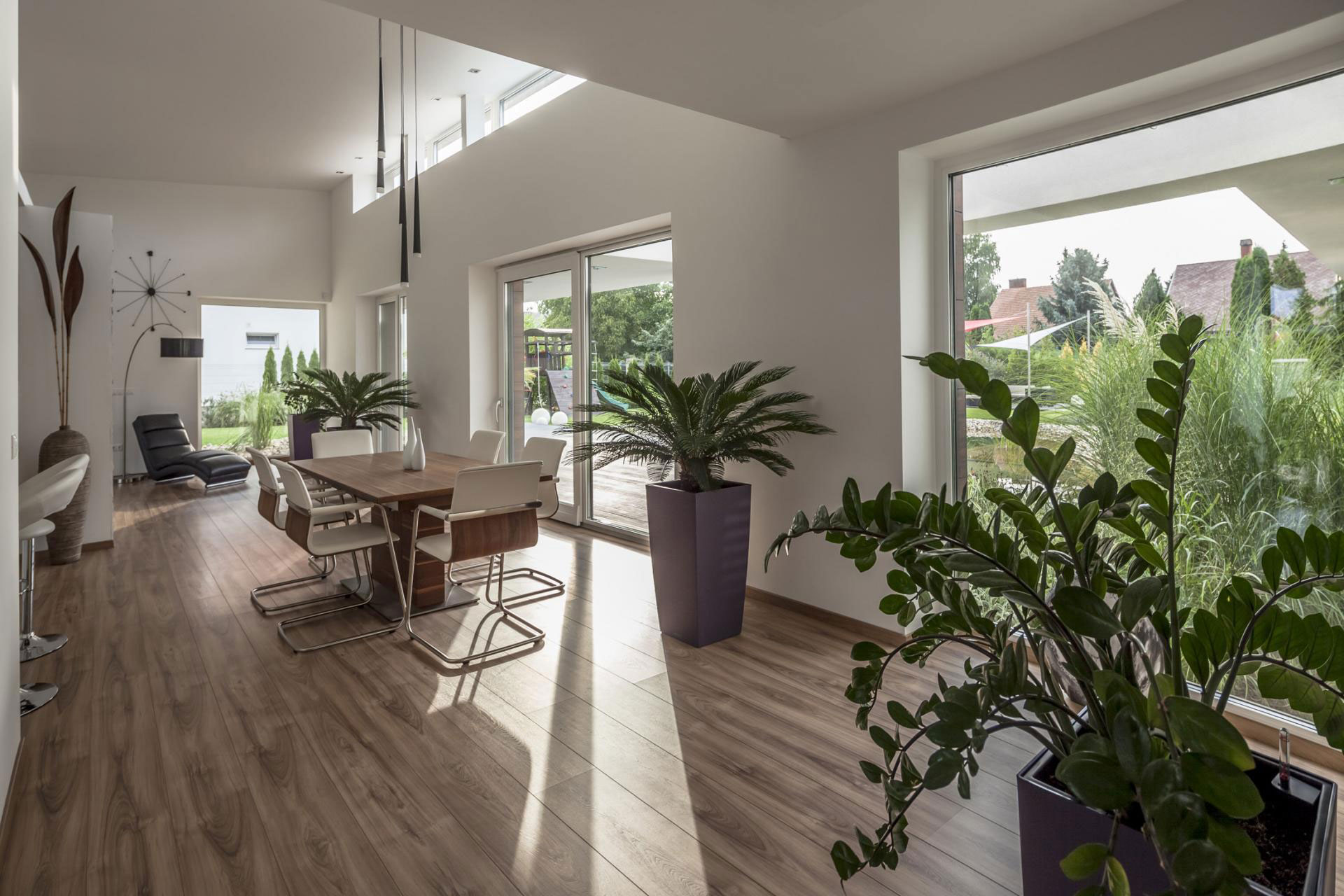 A Stunning L-Shaped Modern House for a Four-Person Family in Mosonmagyaróvár, Hungary by TOTH PROJECT (15)