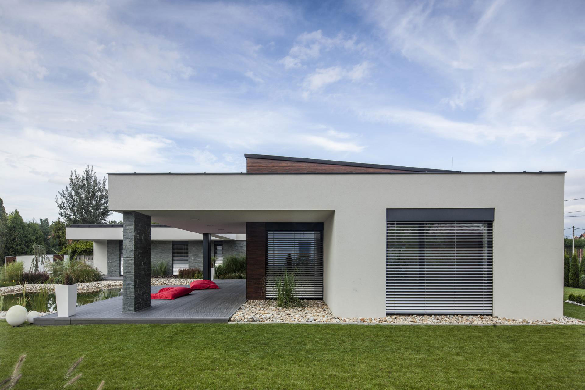 A Stunning L-Shaped Modern House for a Four-Person Family in Mosonmagyaróvár, Hungary by TOTH PROJECT (4)