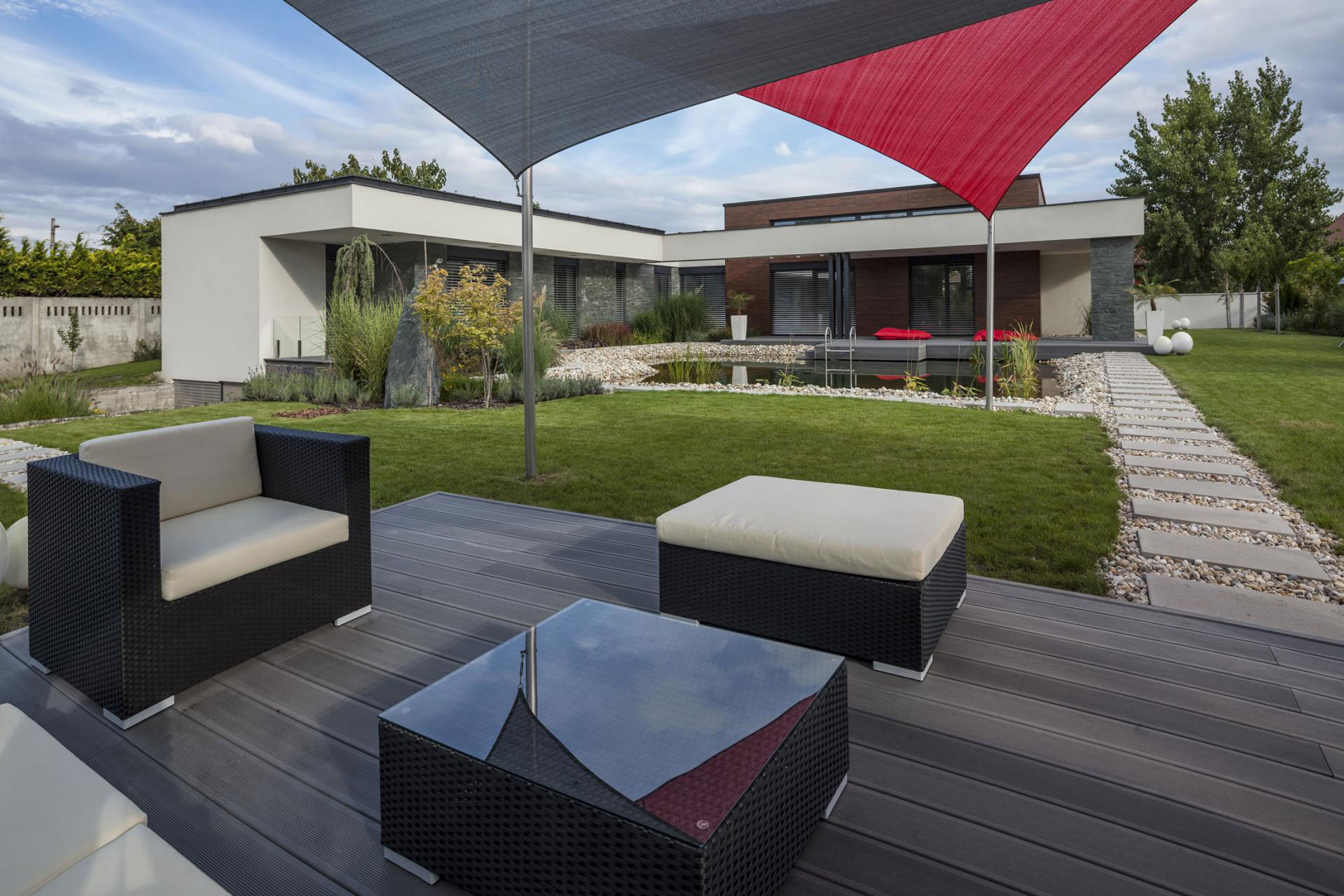 A Stunning L-Shaped Modern House for a Four-Person Family in Mosonmagyaróvár, Hungary by TOTH PROJECT (7)