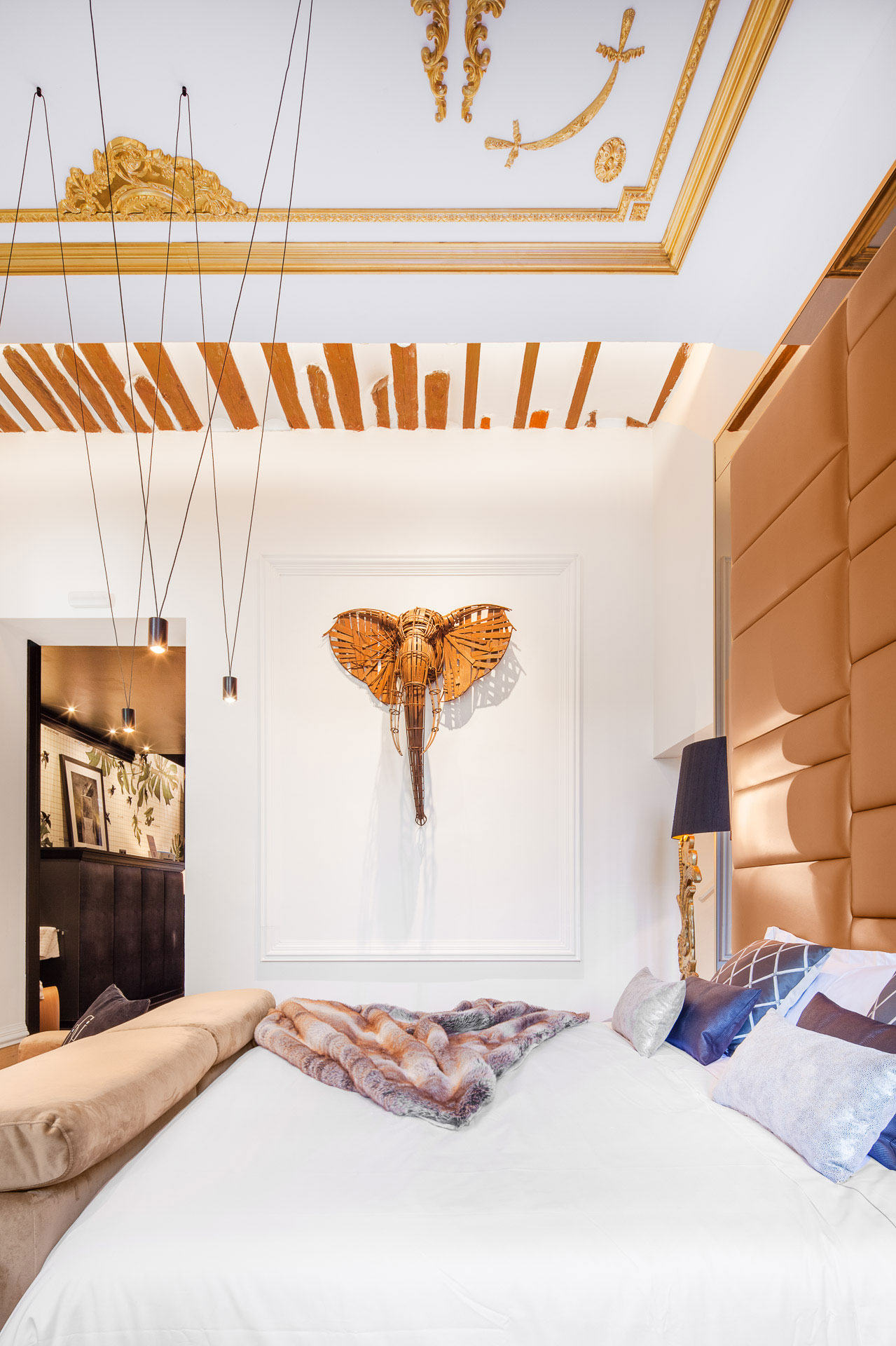 A Stunning Modern Apartment with a Mix of Rustic and Minimalist Elements in Madrid by Disak-Diseño de Interiores (6)