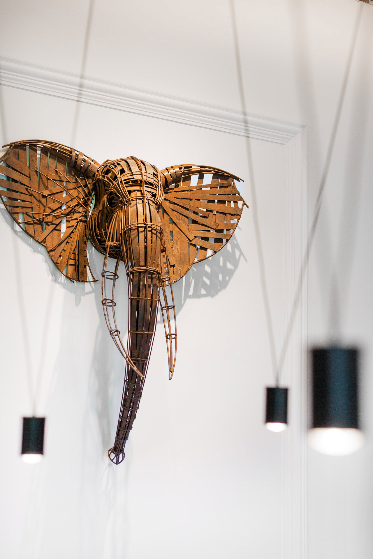 A Stunning Modern Apartment with a Mix of Rustic and Minimalist Elements in Madrid by Disak-Diseño de Interiores (7)