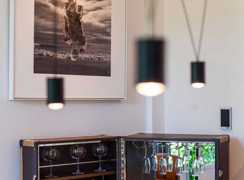 A Stunning Modern Apartment with a Mix of Rustic and Minimalist Elements in Madrid by Disak-Diseño de Interiores (9)