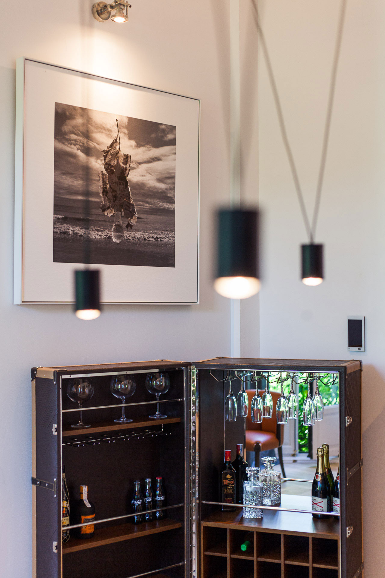 A Stunning Modern Apartment with a Mix of Rustic and Minimalist Elements in Madrid by Disak-Diseño de Interiores (9)