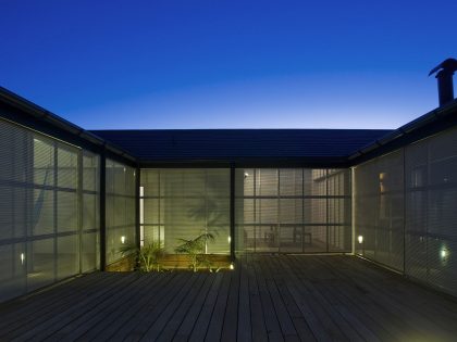 A Stunning Modern Beach House with a Mono-Pitch Roof Frames in New South Wales by Bourne Blue Architecture (11)