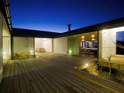 A Stunning Modern Beach House with a Mono-Pitch Roof Frames in New South Wales by Bourne Blue Architecture (13)