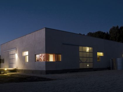 A Stunning Modern Beach House with a Mono-Pitch Roof Frames in New South Wales by Bourne Blue Architecture (14)