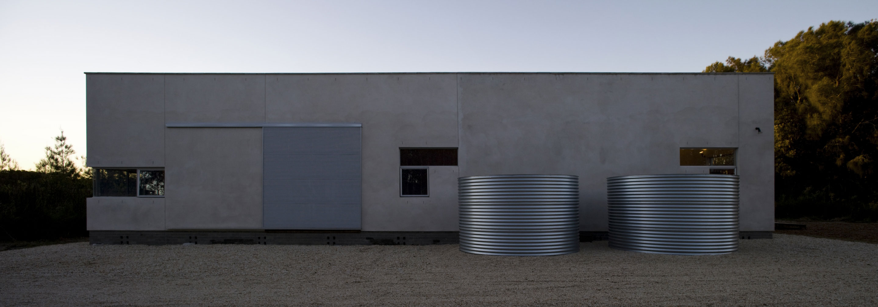 A Stunning Modern Beach House with a Mono-Pitch Roof Frames in New South Wales by Bourne Blue Architecture (4)