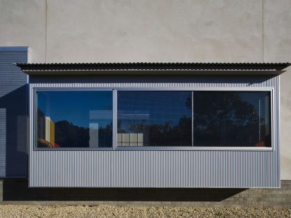 A Stunning Modern Beach House with a Mono-Pitch Roof Frames in New South Wales by Bourne Blue Architecture (5)