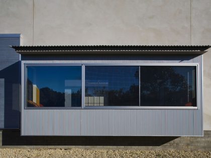 A Stunning Modern Beach House with a Mono-Pitch Roof Frames in New South Wales by Bourne Blue Architecture (5)