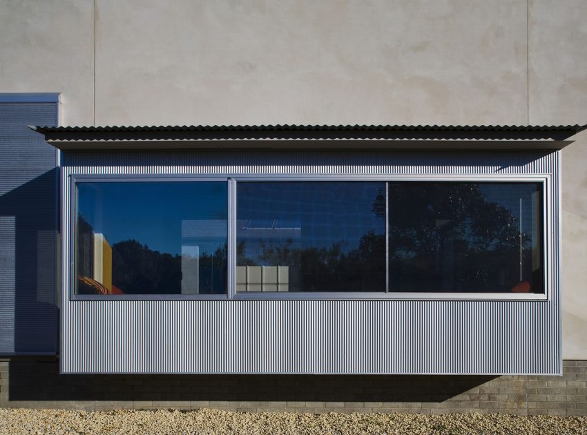 A Stunning Modern Beach House with a Mono-Pitch Roof Frames in New South Wales by Bourne Blue Architecture (5)