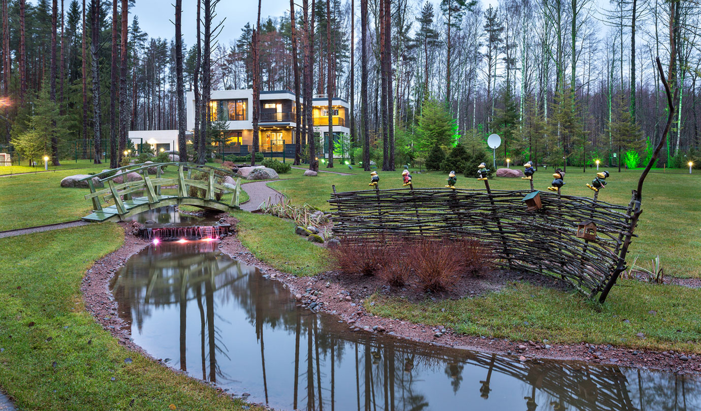 A Stunning Modern Home on the Banks of the Picturesque Lake in St. Petersburg by Architectural Bureau A2 (5)