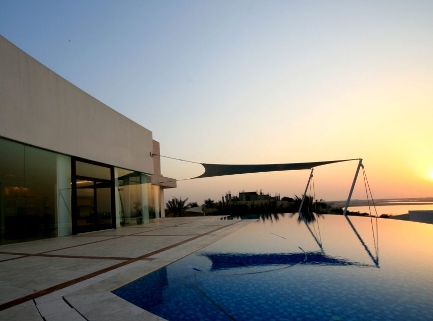 A Stunning Modern House With Courtyard Swimming Pool in Ras al Khaimah by NAGA Architects (14)